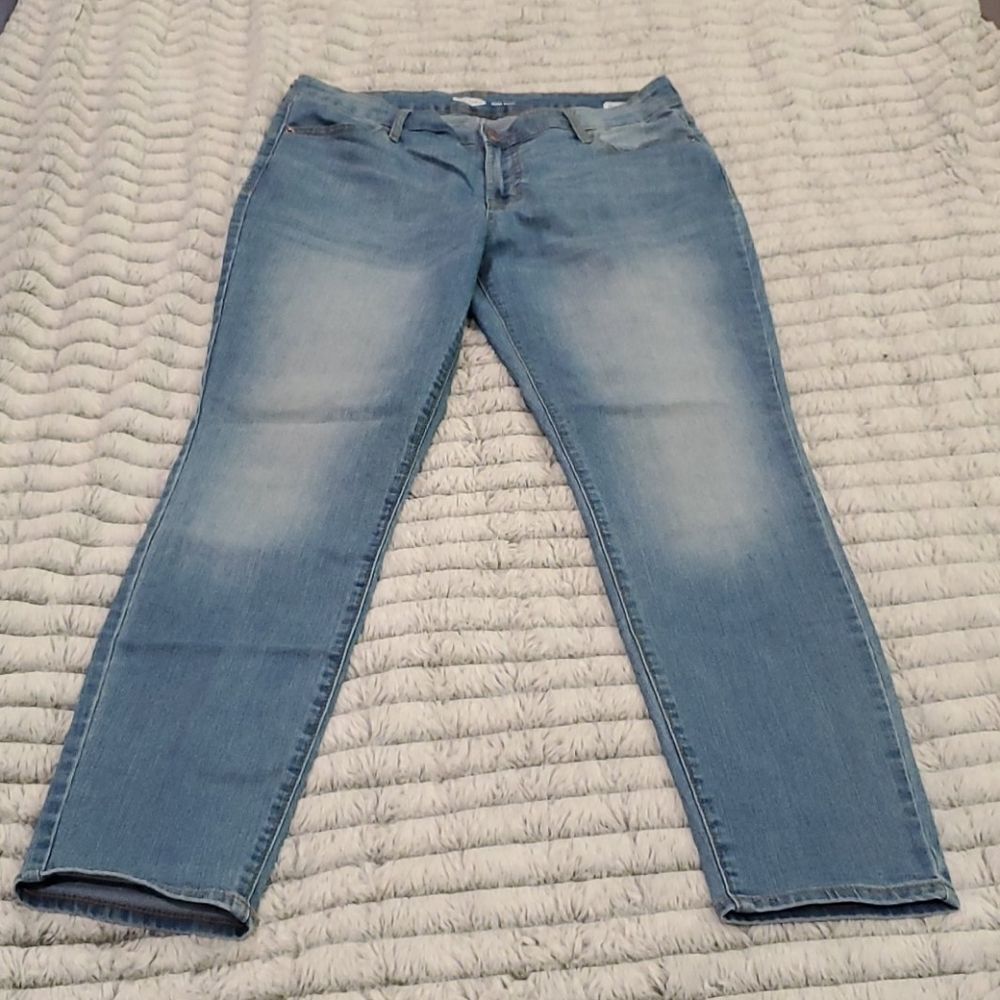 Old navy medium wash skinny jeans size 10